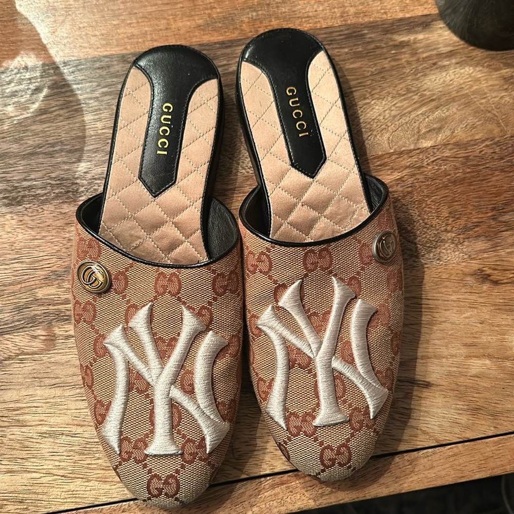 Gucci 6/36 Yankees Slide Shoes woman’s